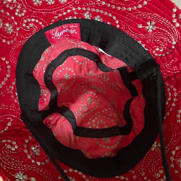 Authentic Supreme NWOT paisley boonie bucket hat red silver - Picture 4 of 8